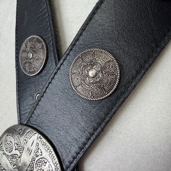 Vintage Boho Wide Black Leather Medallion Concho Belt - Picture 5 of 6